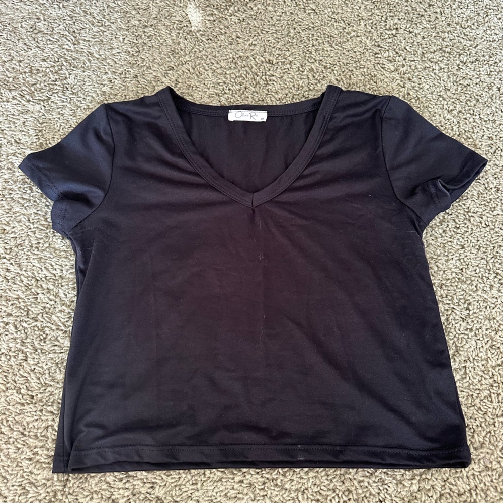 black crop v neck t shirt